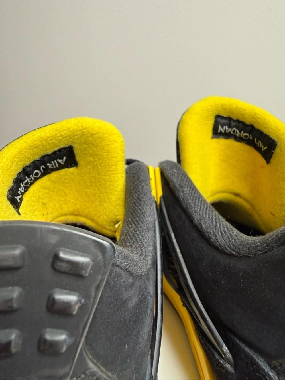 Jordon 4 Retro Grade School Kids Black and Yellow Sneakers